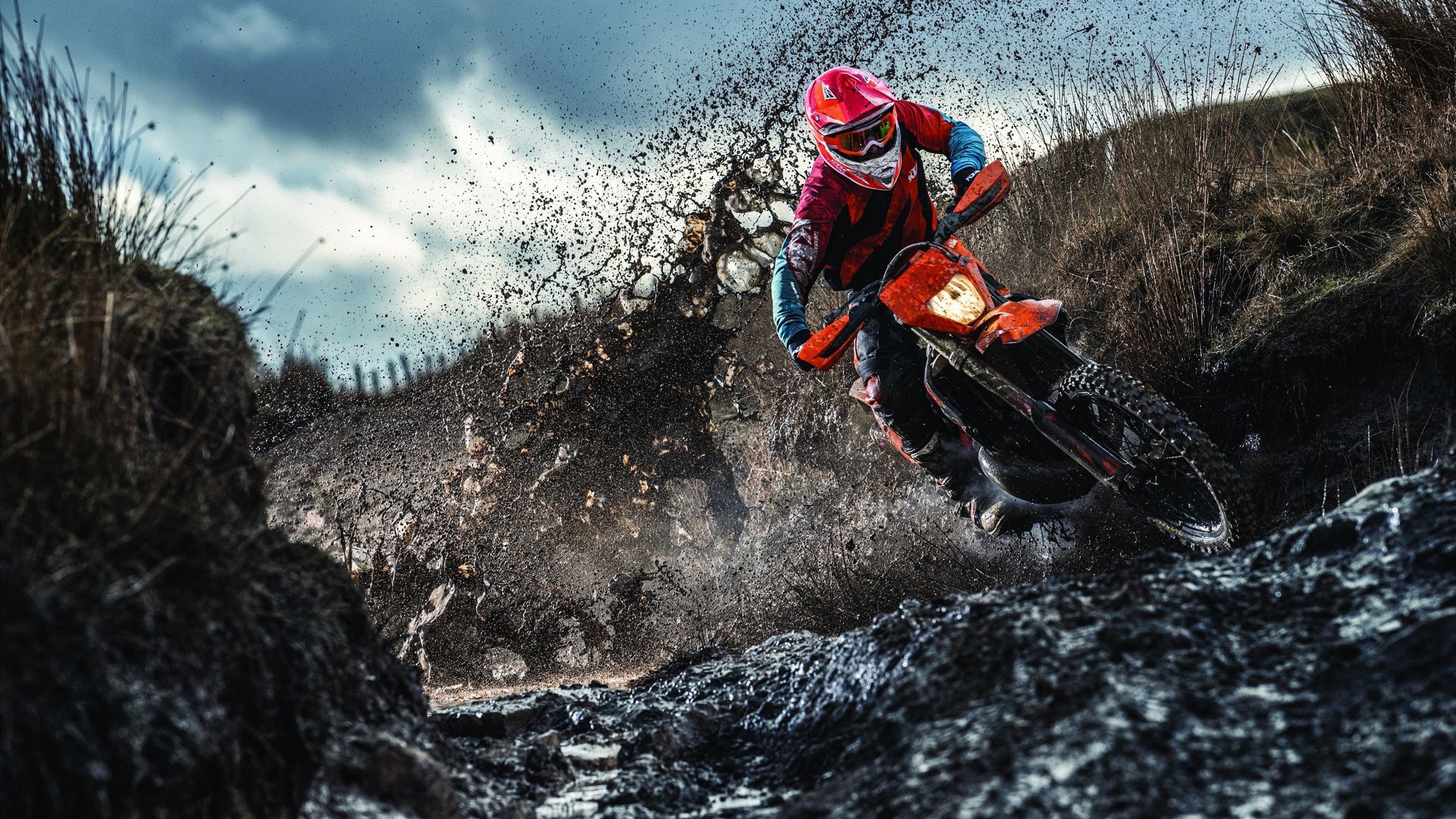 “基层青训高速推进,基层足球蹿升新高度”,青年基层锻炼